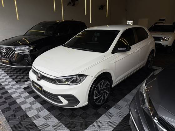 VOLKSWAGEN POLO 1.0 MPI MANUAL VOLKSWAGEN POLO 1.0 MPI MANUAL